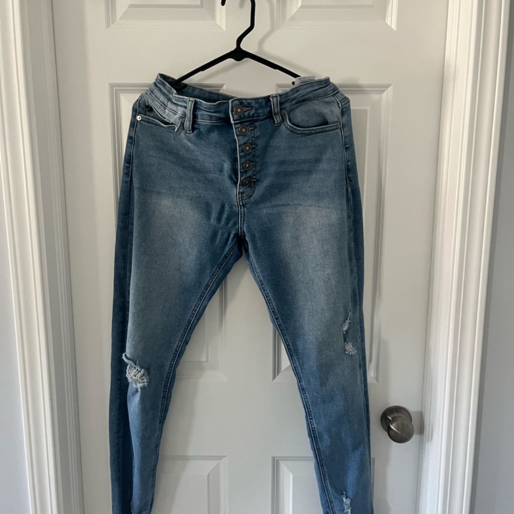 KANCAN FAYE EXPOSED BUTTON SKINNY JEANS - LIGHT WASH